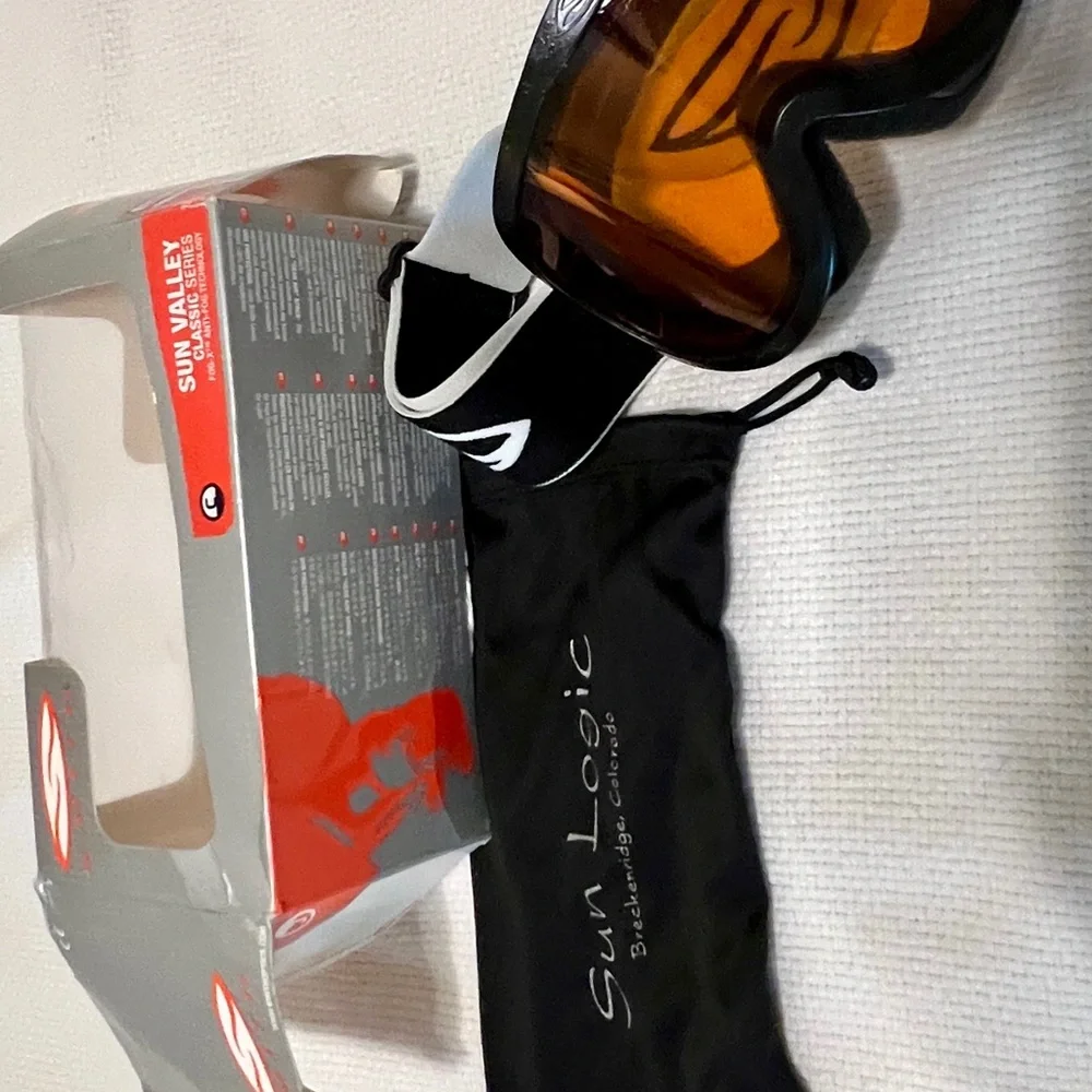 Sun Logic Ski Goggles | Amber Lens | Classic Series | Includes Case & Box